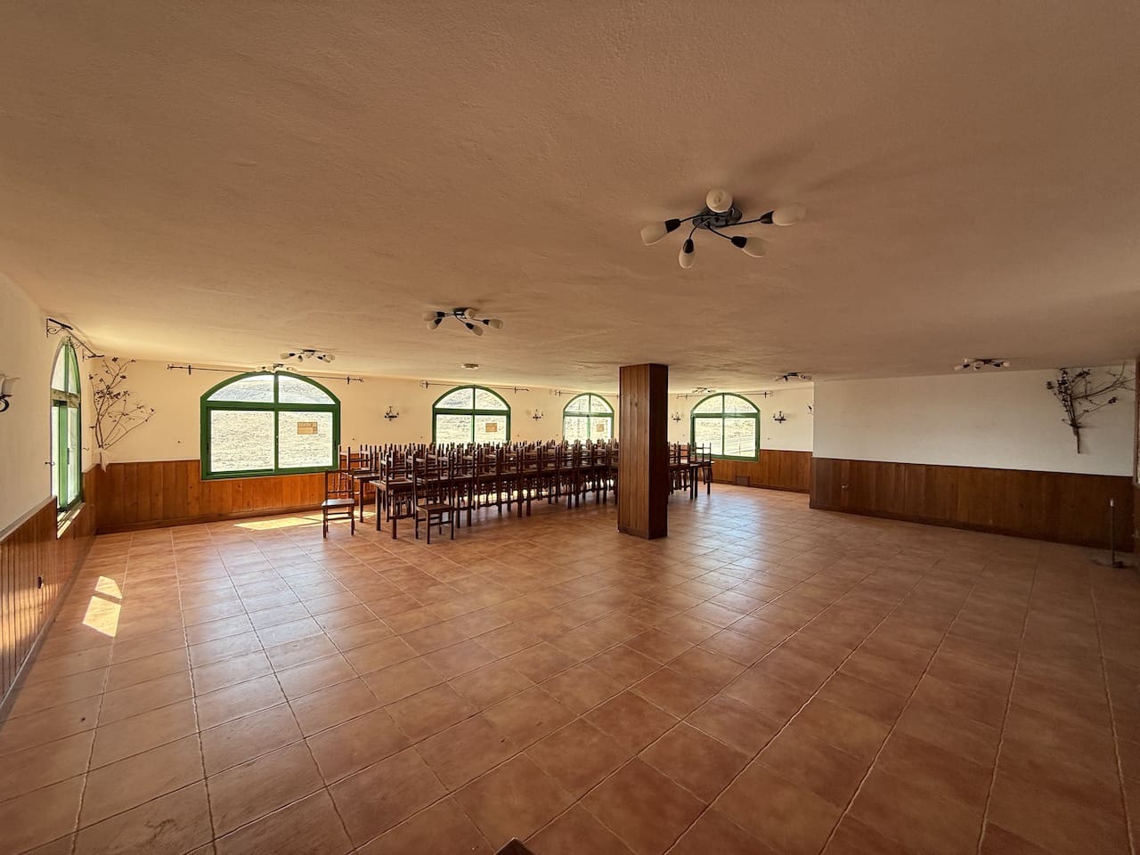 Commercial for sale in Pajara with garage - € 265,000 (Ref: 9293506)