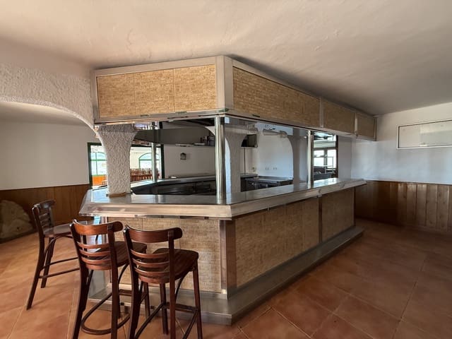 Commercial for sale in Pájara with garage - € 265,000 (Ref: 9293506)