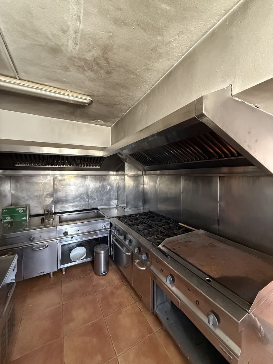 Commercial for sale in Pajara with garage - € 265,000 (Ref: 9293506)