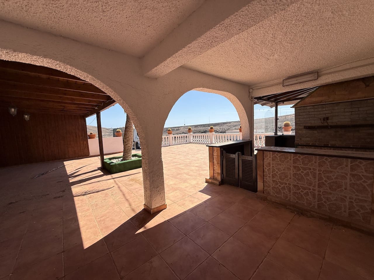 Commercial for sale in Pajara with garage - € 265,000 (Ref: 9293506)