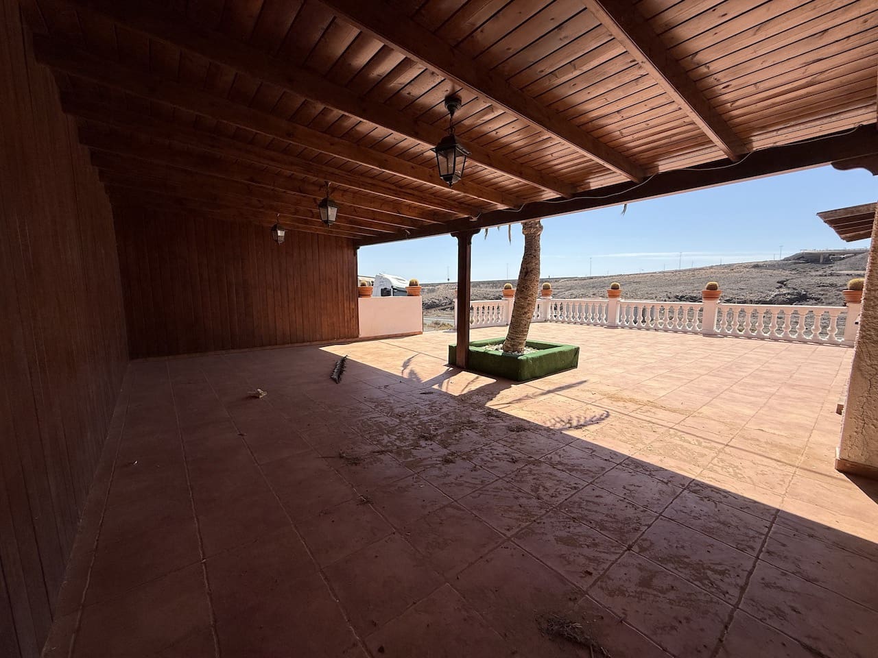 Commercial for sale in Pajara with garage - € 265,000 (Ref: 9293506)