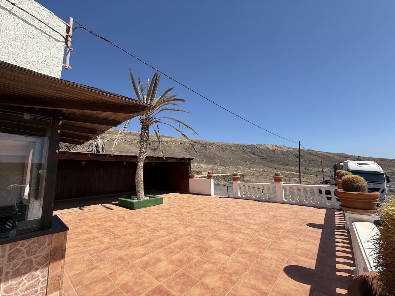 Commercial for sale in Pajara with garage - € 265,000 (Ref: 9293506)