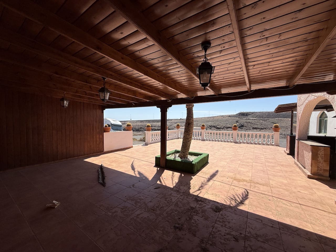 Commercial for sale in Pajara with garage - € 265,000 (Ref: 9293506)