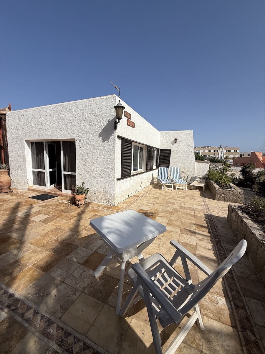 2 soveværelse Villa til salg i Corralejo med garage - € 680.000 (Ref: 9298734)