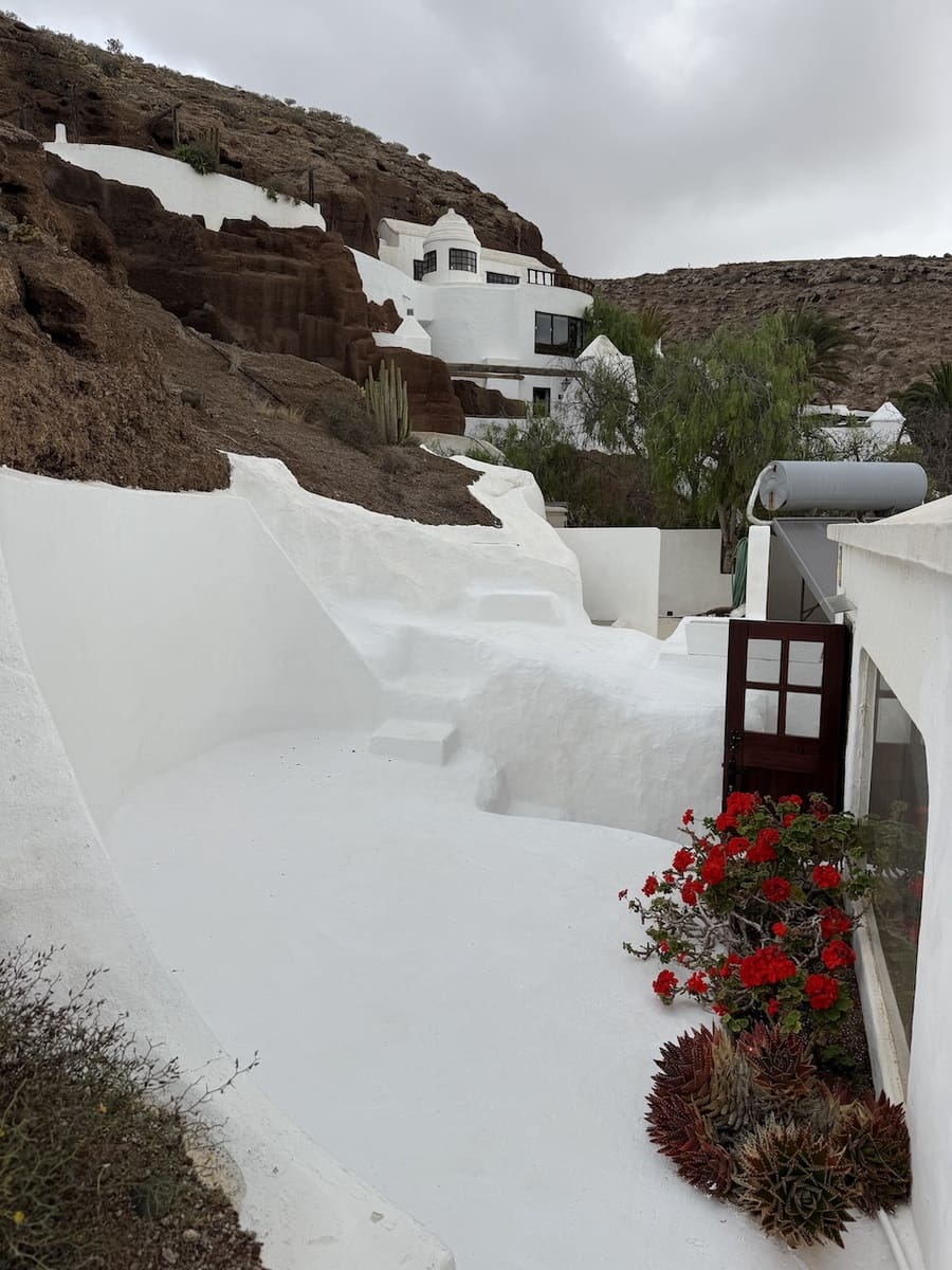 4 bedroom Villa for sale in Nazaret with garage - € 690,000 (Ref: 9311423)