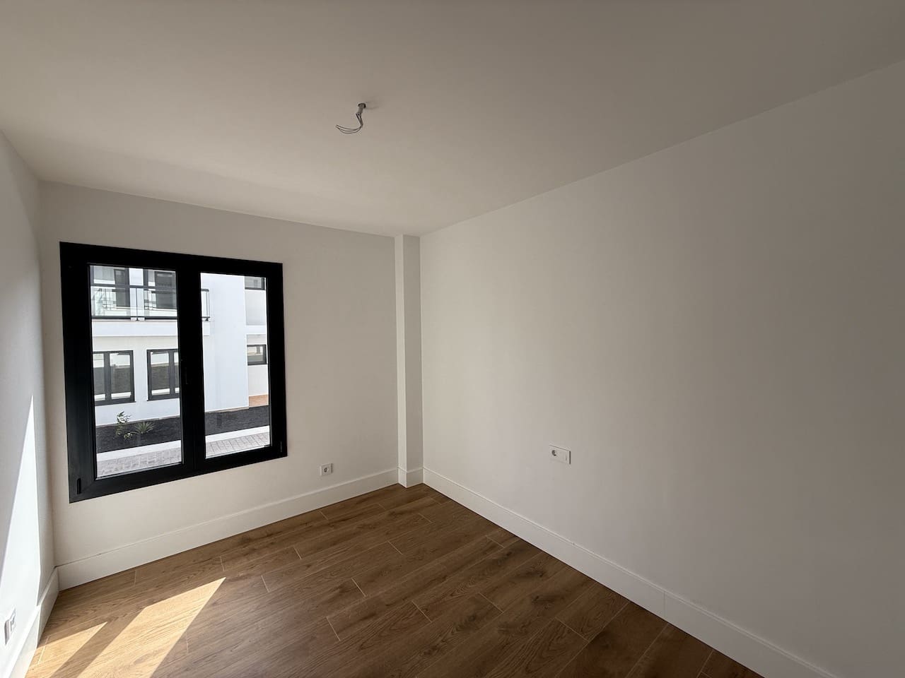 3 slaapkamer Appartement te koop in Corralejo met garage - € 345.000 (Ref: 9340538)