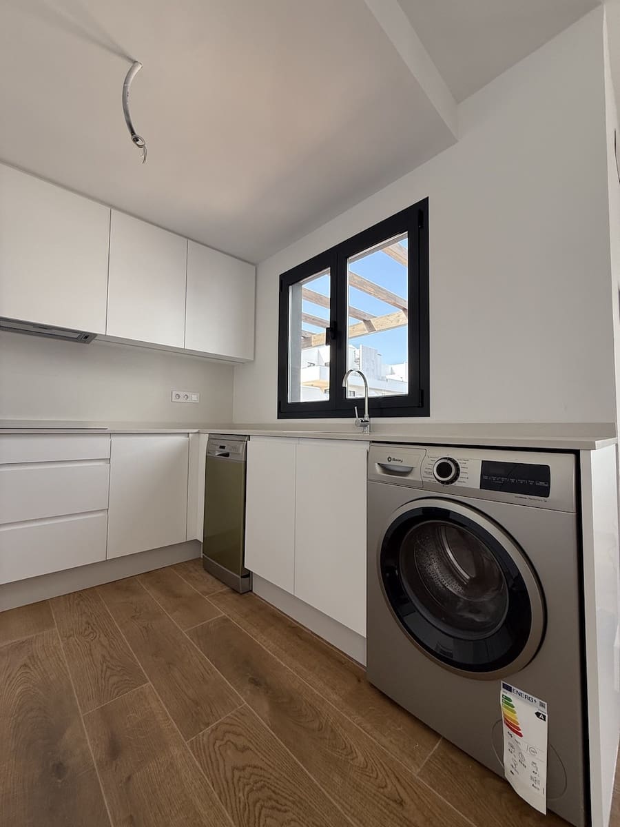 3 slaapkamer Appartement te koop in Corralejo met garage - € 360.000 (Ref: 9340539)