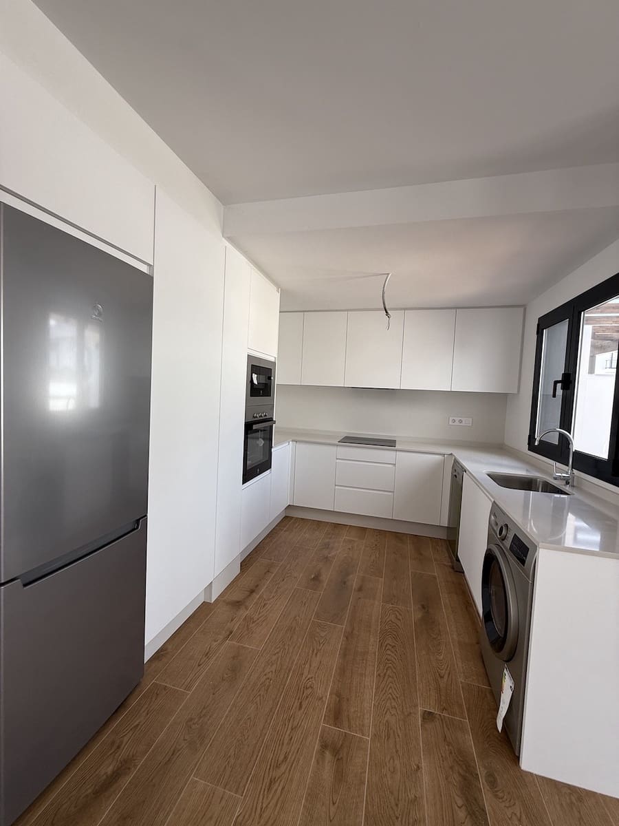 3 slaapkamer Appartement te koop in Corralejo met garage - € 360.000 (Ref: 9340539)