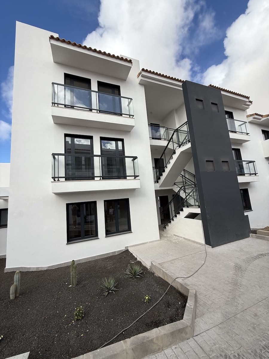 2 sovrum Lägenhet till salu i Corralejo med pool garage - 249 000 € (Ref: 9348775)