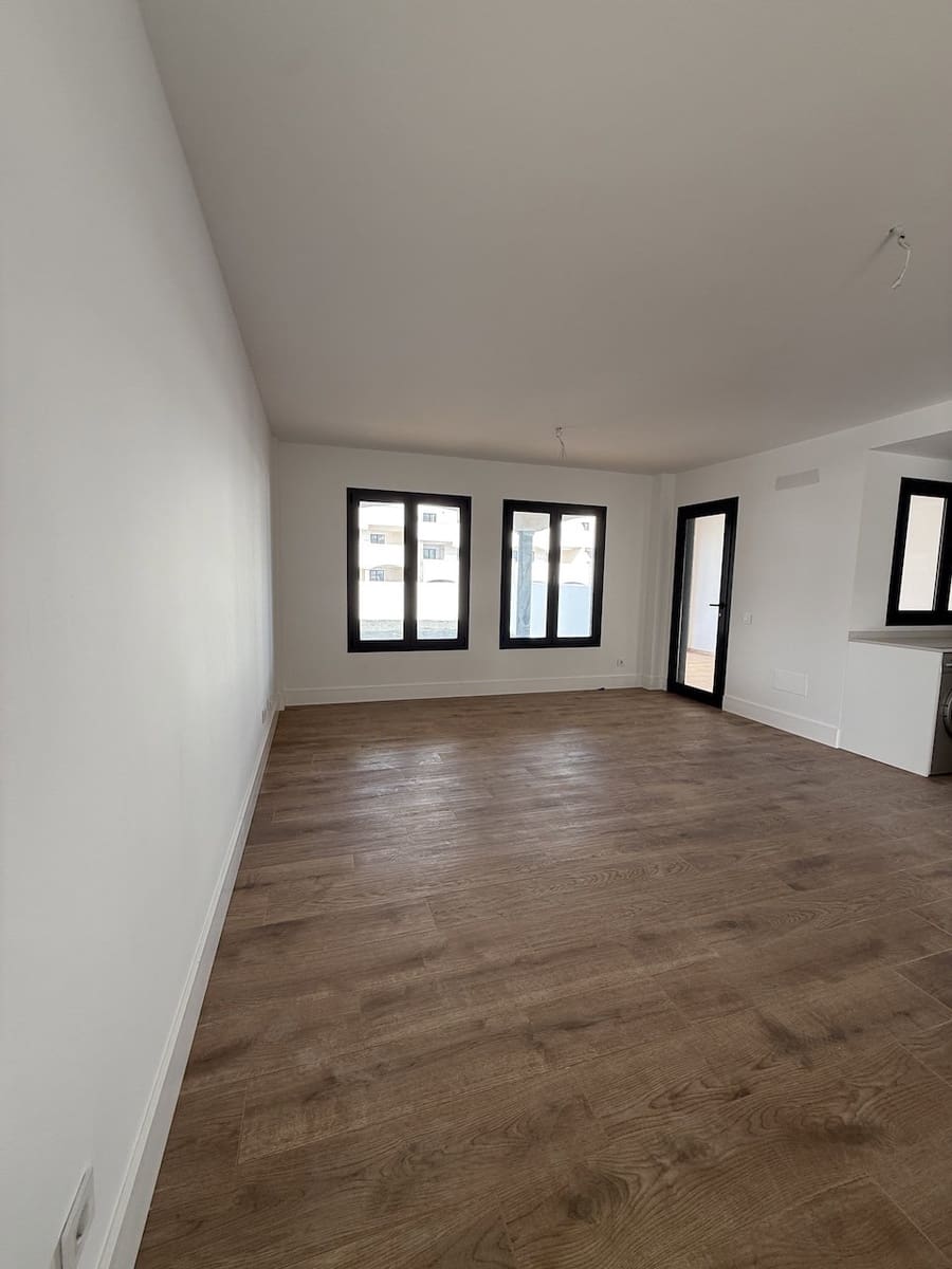 2 bedroom Apartment for sale in Corralejo with pool garage - € 269,000 (Ref: 9348775)