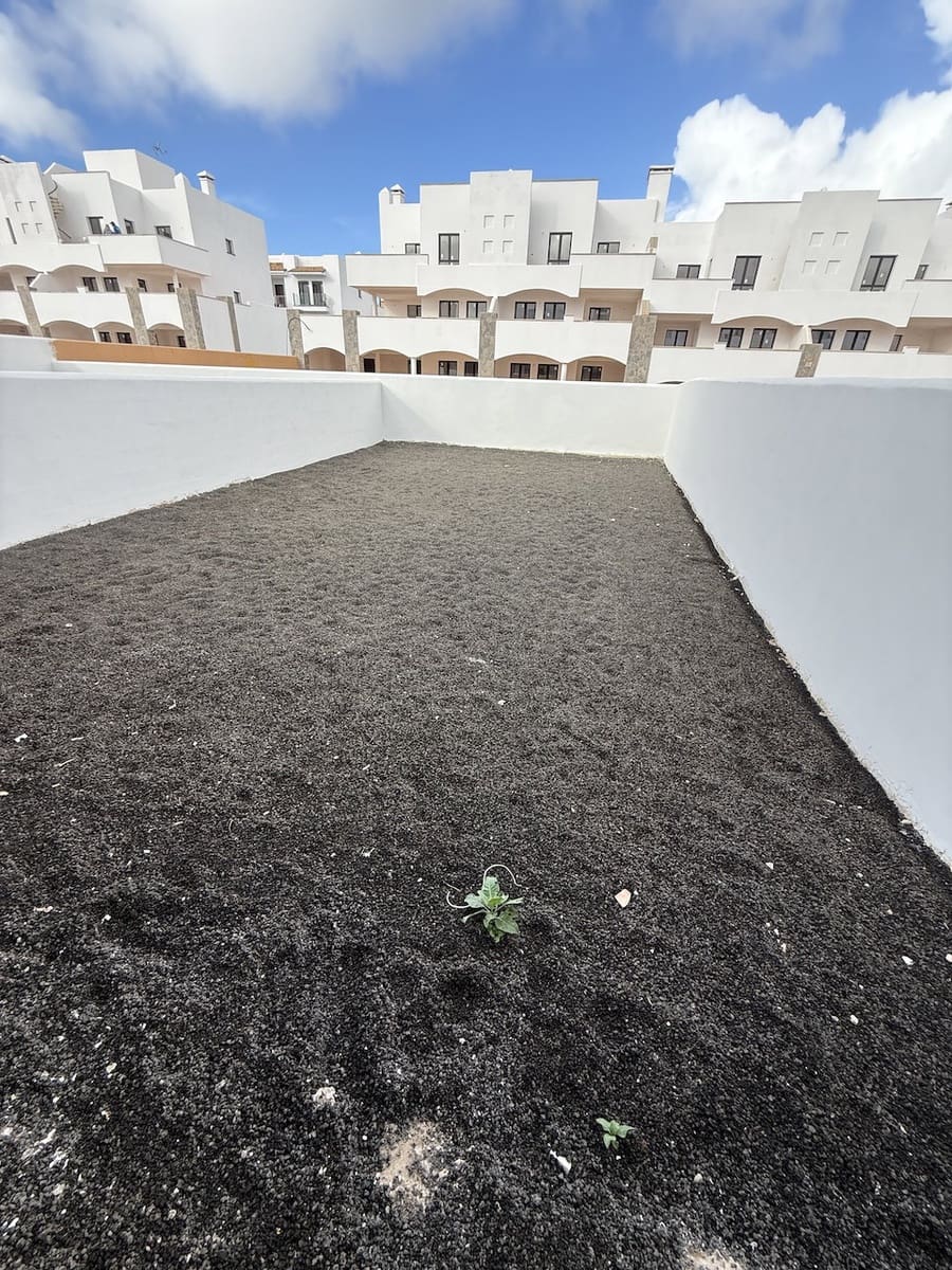 2 bedroom Apartment for sale in Corralejo with pool garage - € 269,000 (Ref: 9348775)