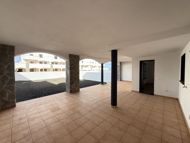 3 sovrum Lägenhet till salu i Corralejo, La Oliva med pool garage - 335 000 € (Ref: 9348777)