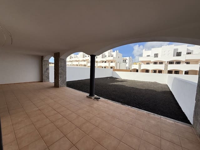 3 sovrum Lägenhet till salu i Corralejo, La Oliva med pool garage - 335 000 € (Ref: 9348777)