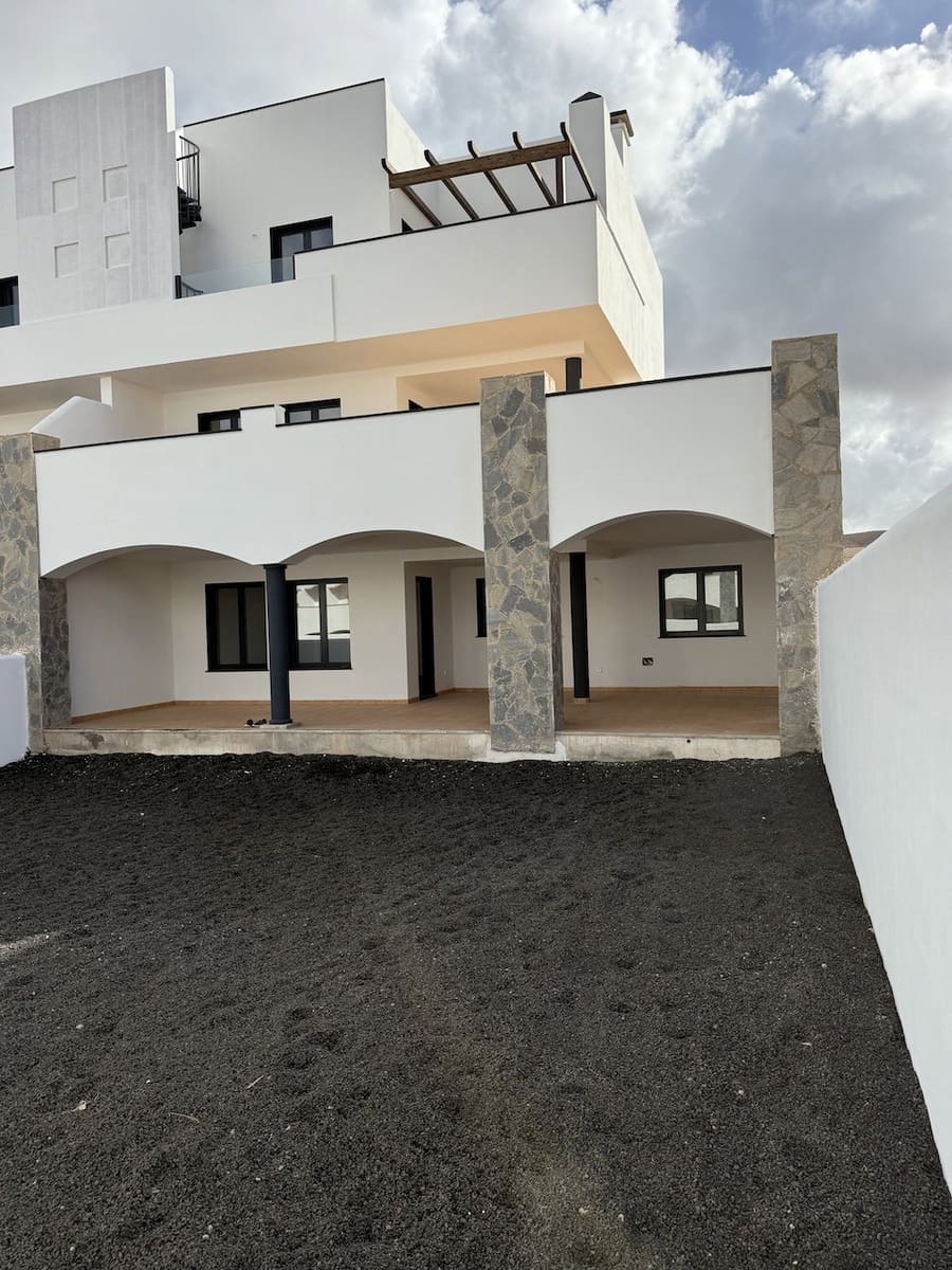 3 bedroom Apartment for sale in Corralejo with pool garage - € 335,000 (Ref: 9348777)