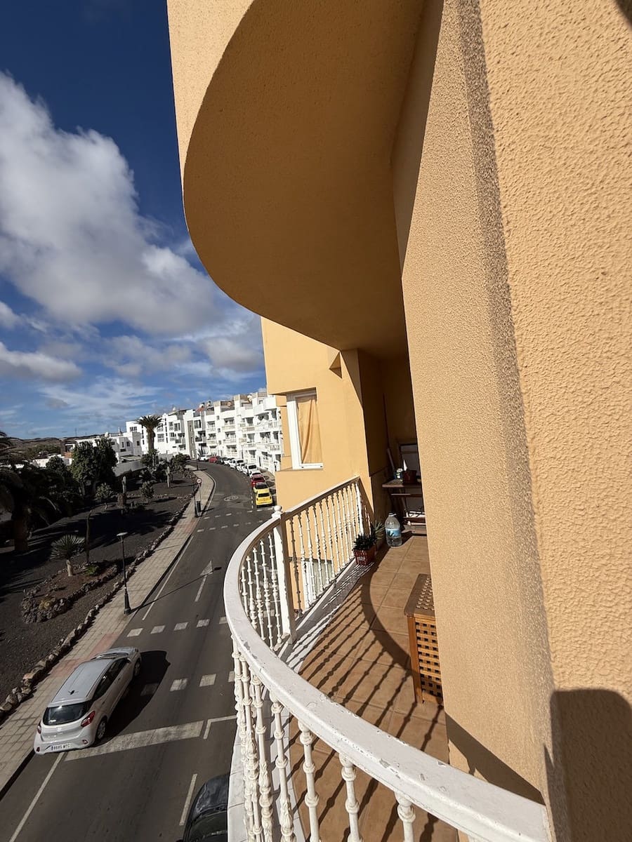 2 bedroom Apartment for sale in Corralejo with garage - € 320,000 (Ref: 9360992)