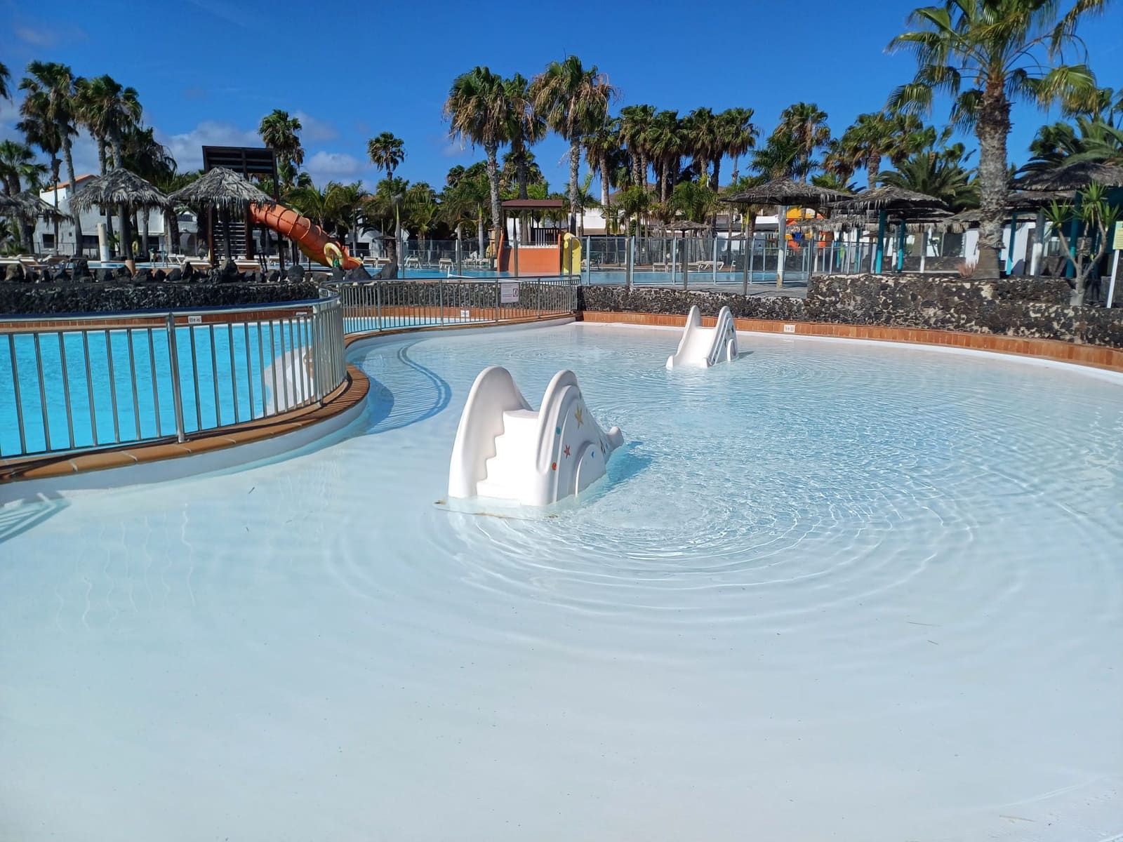 2 bedroom Apartment for sale in Corralejo with pool garage - € 205,000 (Ref: 9500273)