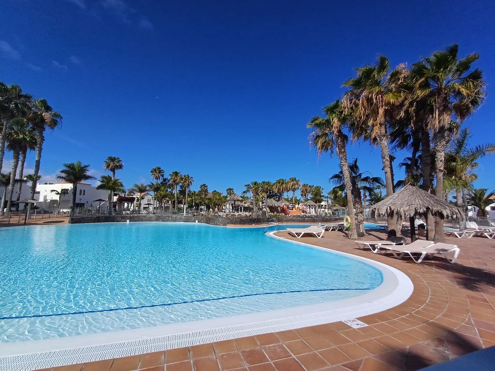 2 bedroom Apartment for sale in Corralejo with pool garage - € 205,000 (Ref: 9500273)