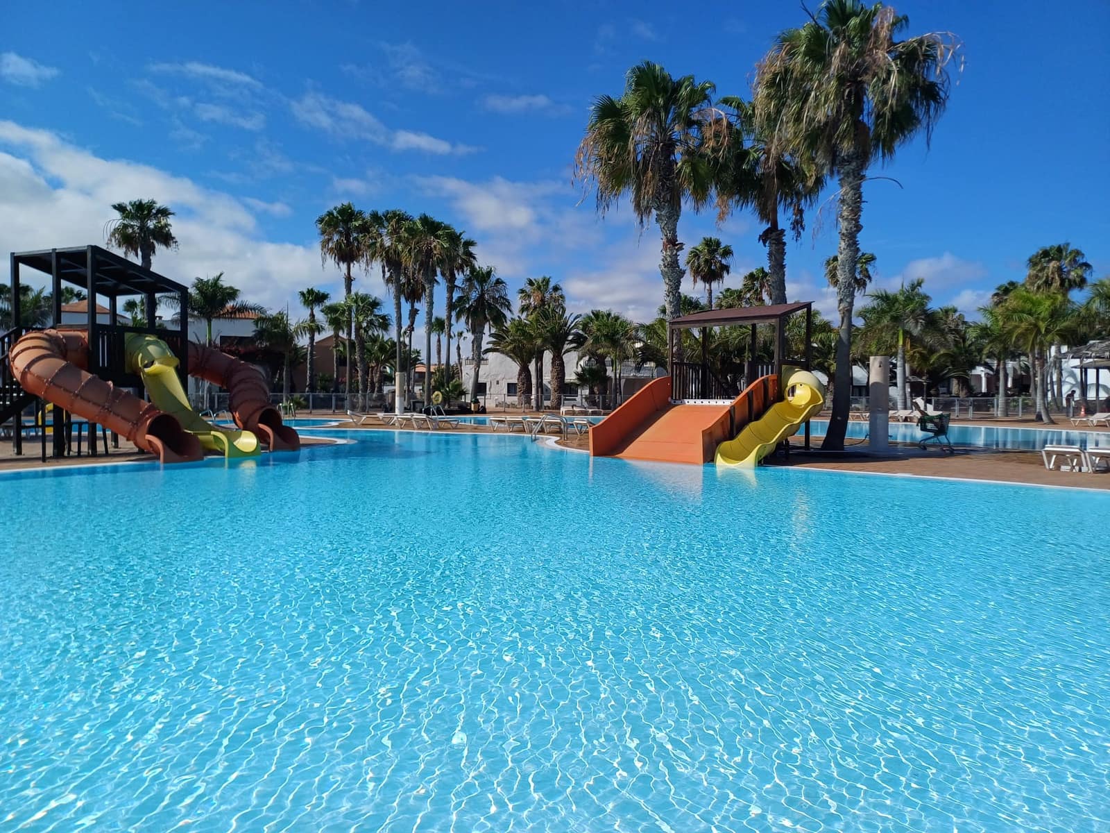 2 bedroom Apartment for sale in Corralejo with pool garage - € 205,000 (Ref: 9500273)