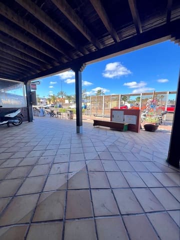 1 makuuhuone Kaupallinen vuokrattavana paikassa Corralejo, La Oliva - 2 600 € (Ref: 9500274)