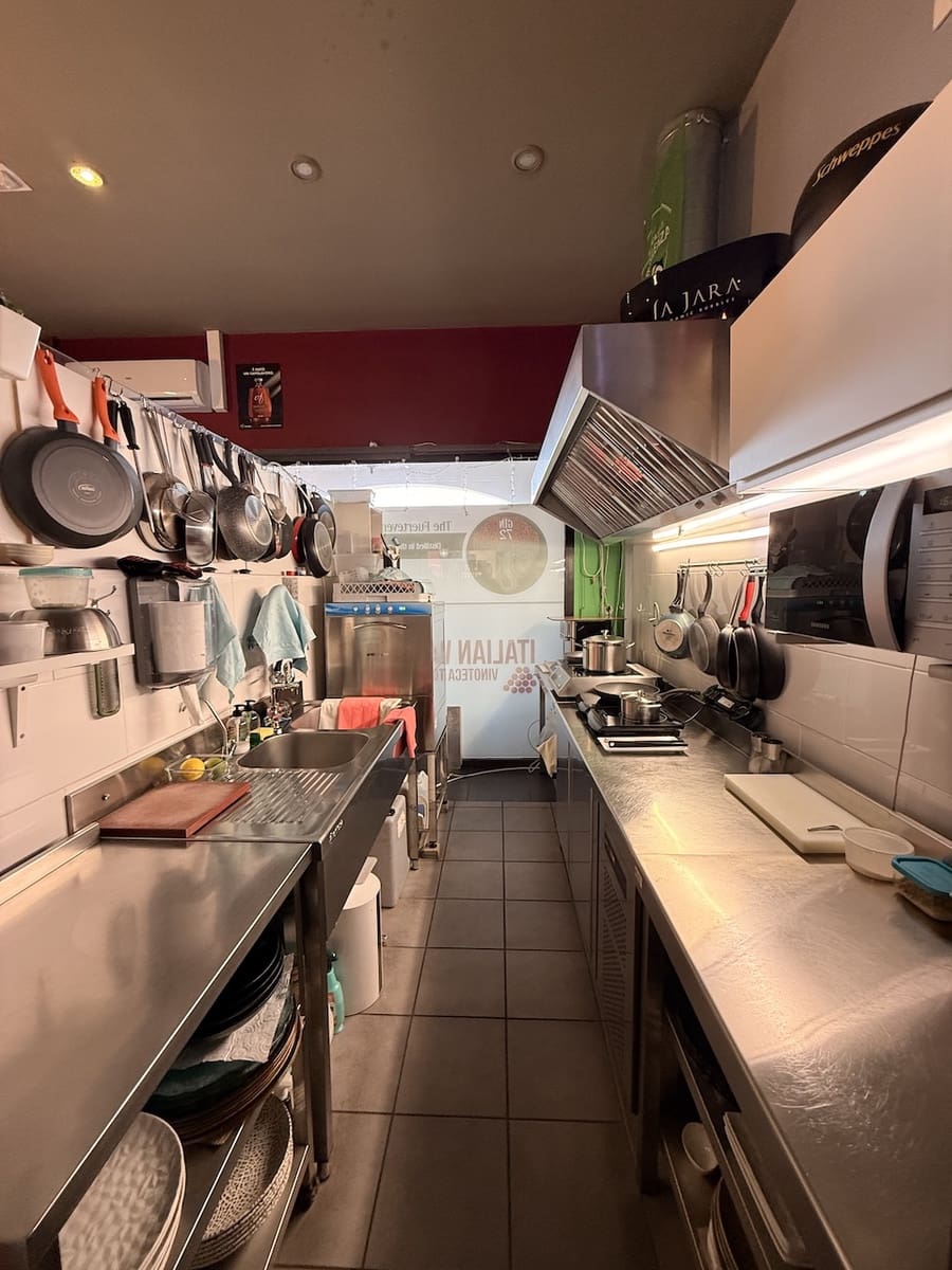 Erhverv til salg i Corralejo med garage - € 175.000 (Ref: 9500707)