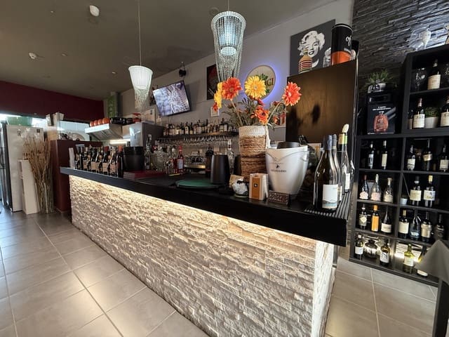 Erhverv til salg i Corralejo, La Oliva med garage - € 165.000 (Ref: 9500707)
