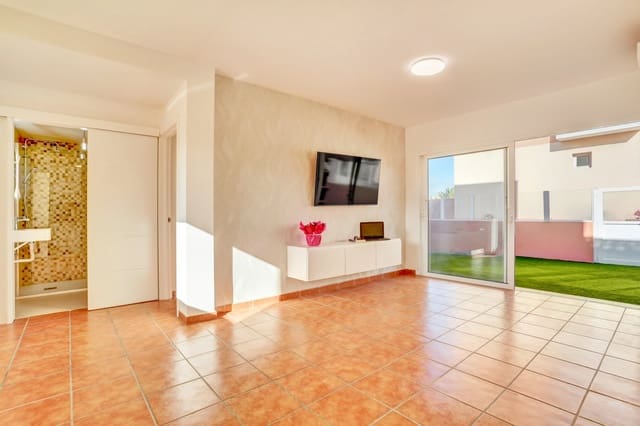 2 Zimmer Apartment zu verkaufen in Corralejo, La Oliva mit Pool - 248.000 € (Ref: 9535228)