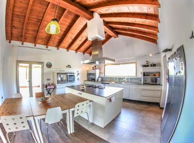 6 slaapkamer Villa te koop in Lajares, La Oliva met zwembad garage - € 2.100.000 (Ref: 9542416)