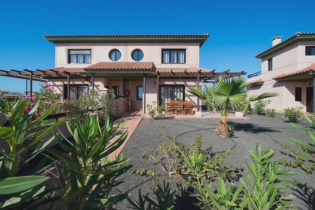 3 bedroom Villa for sale in Lajares with pool garage - € 245,000 (Ref: 9638874)