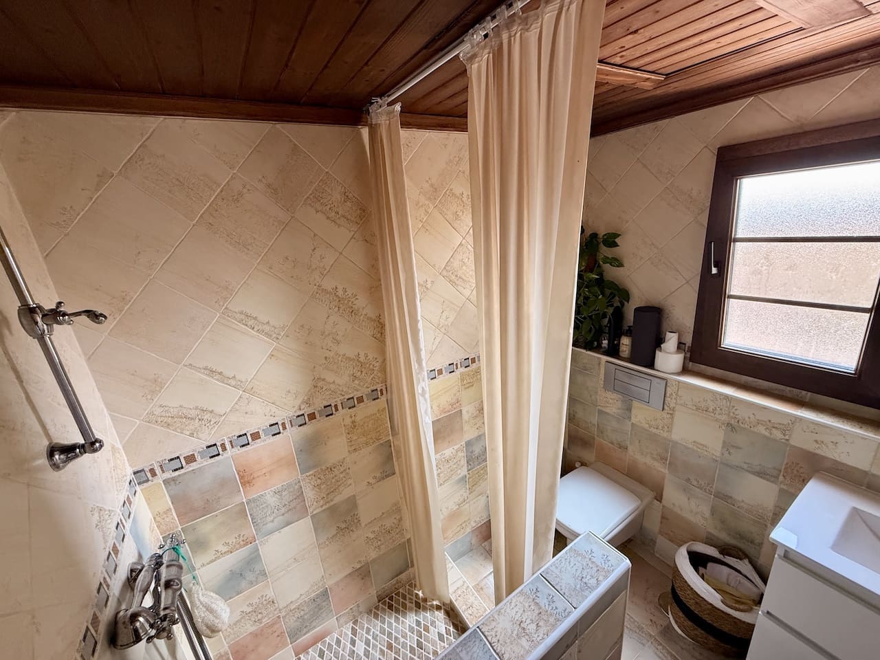 4 makuuhuone Huvila myytävänä paikassa Casillas del Angel mukana uima-altaan 
autotalli - 600 000 € (Ref: 9685890)