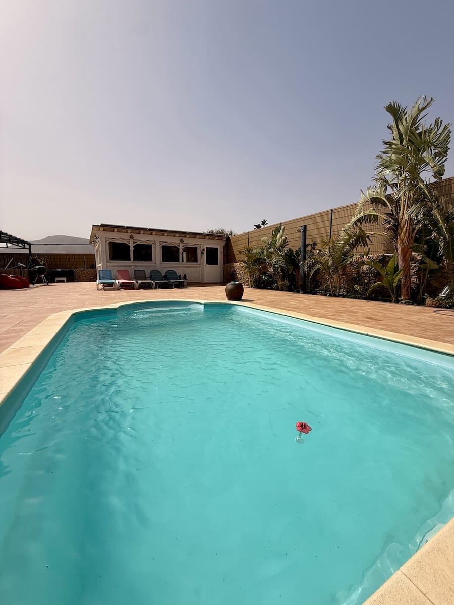 4 makuuhuone Huvila myytävänä paikassa Casillas del Angel mukana uima-altaan 
autotalli - 600 000 € (Ref: 9685890)