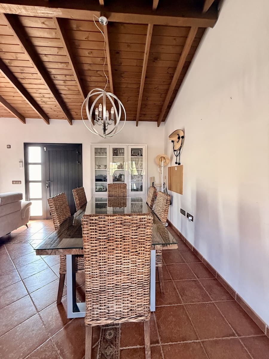 4 makuuhuone Huvila myytävänä paikassa Casillas del Angel mukana uima-altaan 
autotalli - 600 000 € (Ref: 9685890)