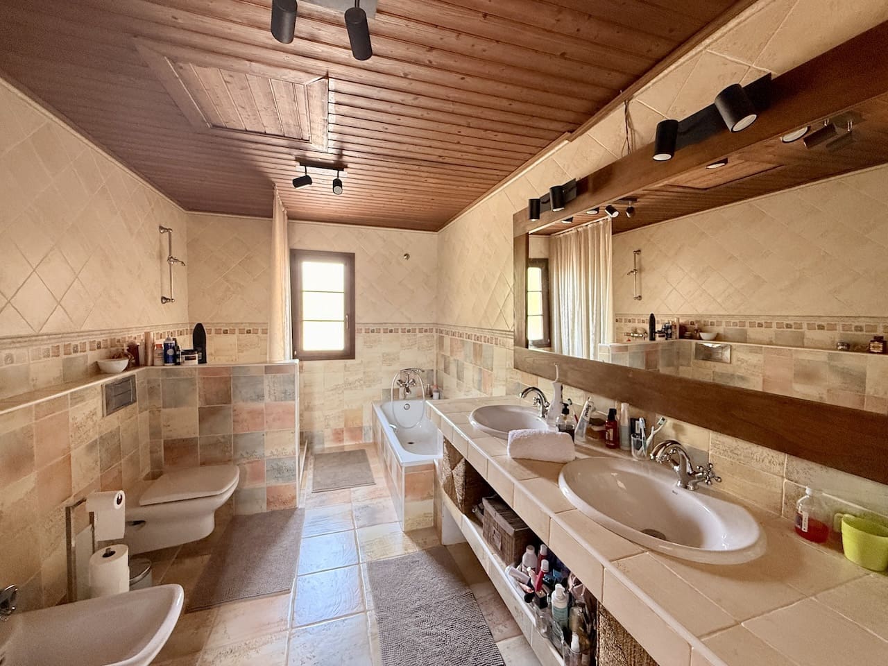 4 makuuhuone Huvila myytävänä paikassa Casillas del Angel mukana uima-altaan 
autotalli - 600 000 € (Ref: 9685890)