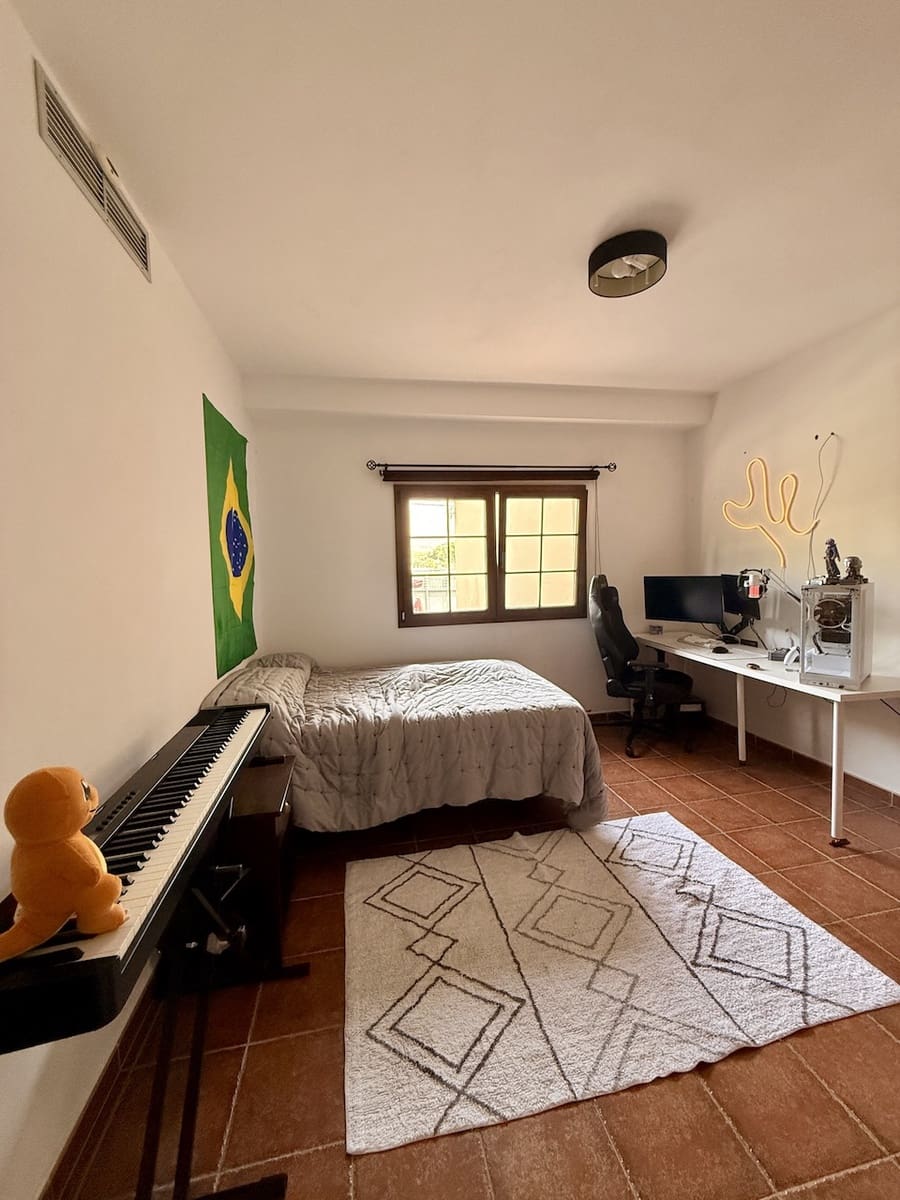 4 makuuhuone Huvila myytävänä paikassa Casillas del Angel mukana uima-altaan 
autotalli - 600 000 € (Ref: 9685890)