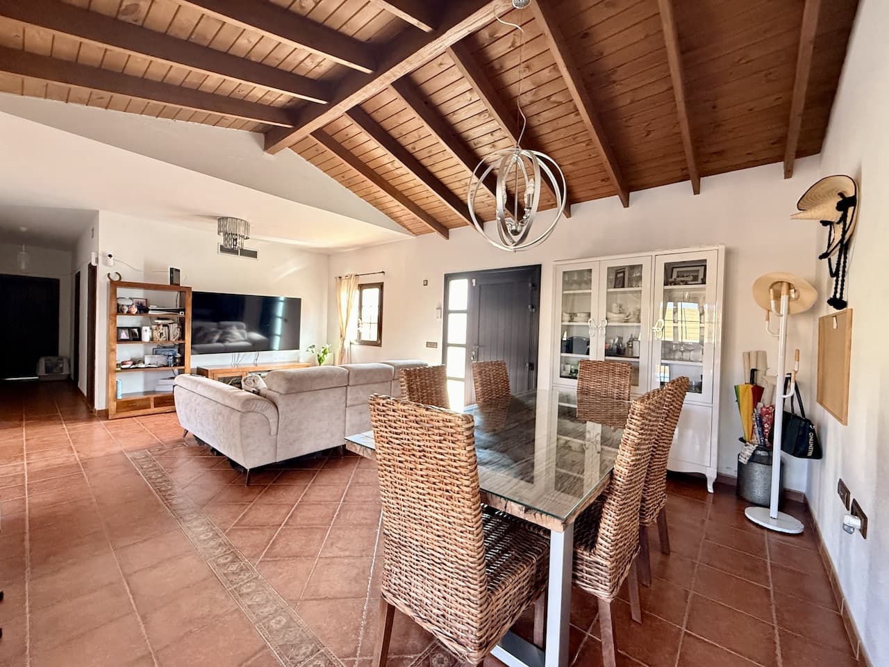 4 makuuhuone Huvila myytävänä paikassa Casillas del Angel mukana uima-altaan 
autotalli - 600 000 € (Ref: 9685890)