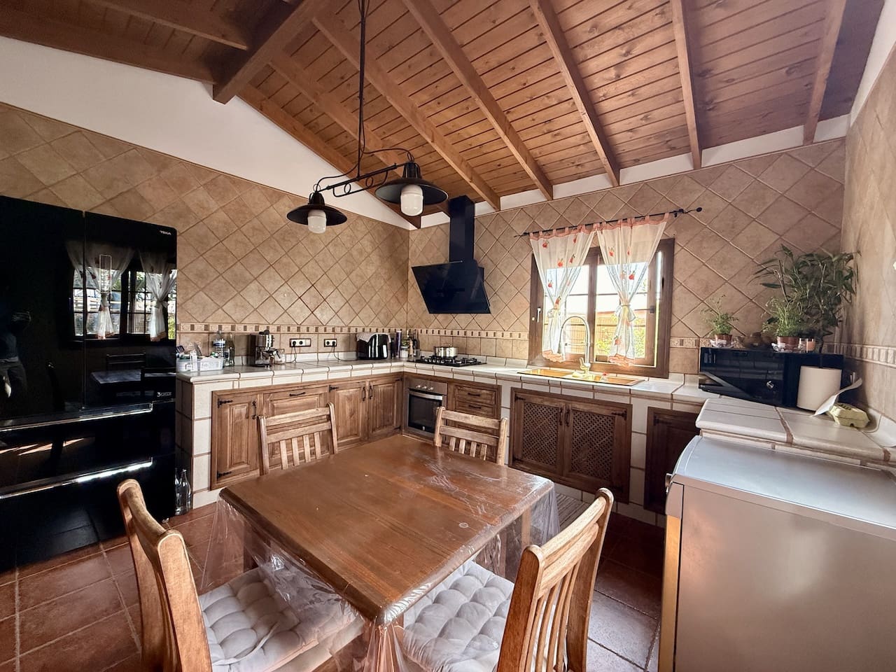 4 makuuhuone Huvila myytävänä paikassa Casillas del Angel mukana uima-altaan 
autotalli - 600 000 € (Ref: 9685890)