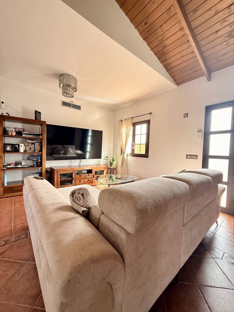 4 soveværelse Villa til salg i Casillas del Angel med swimmingpool garage - € 550.000 (Ref: 9685890)