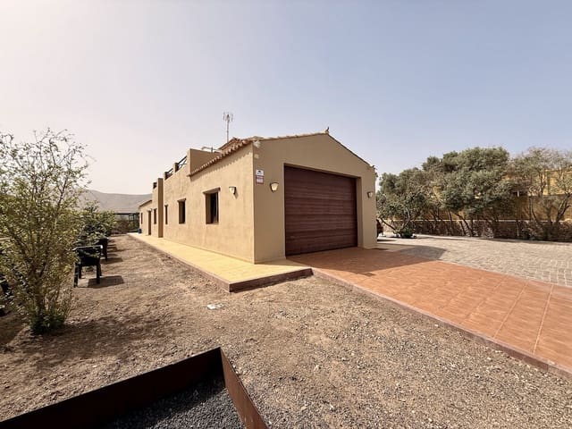 4 quarto Moradia para venda em Casillas del Angel, Puerto del Rosario com piscina garagem - 550 000 € (Ref: 9685890)