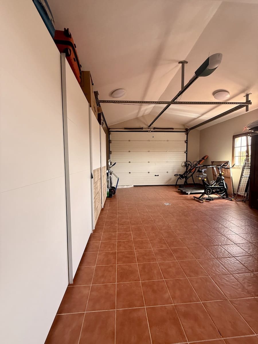 4 soveværelse Villa til salg i Casillas del Angel med swimmingpool garage - € 550.000 (Ref: 9685890)