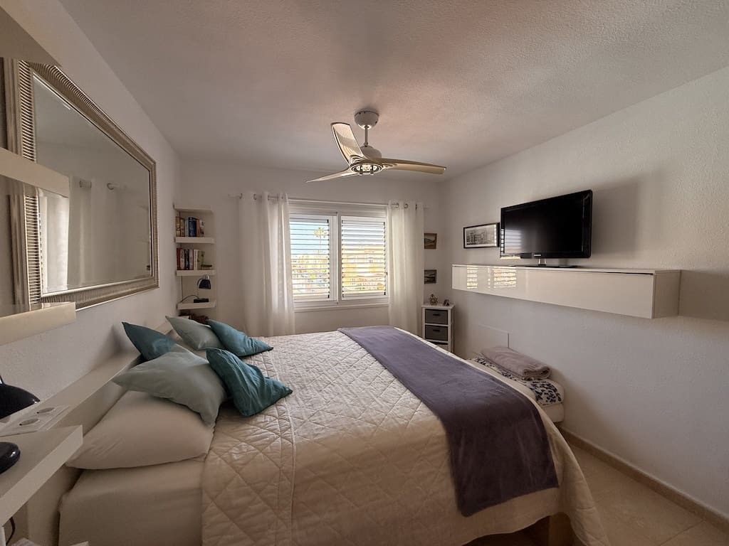 2 bedroom Apartment for sale in Corralejo with pool - € 349,000 (Ref: 9723592)