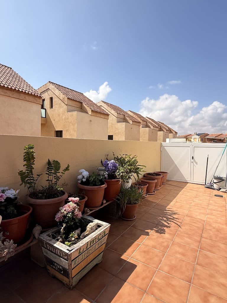 2 bedroom Apartment for sale in Corralejo with pool - € 349,000 (Ref: 9723592)