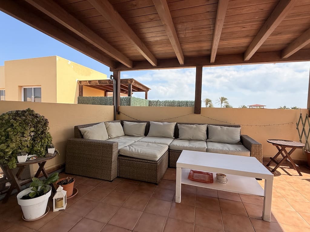 2 bedroom Apartment for sale in Corralejo with pool - € 349,000 (Ref: 9723592)