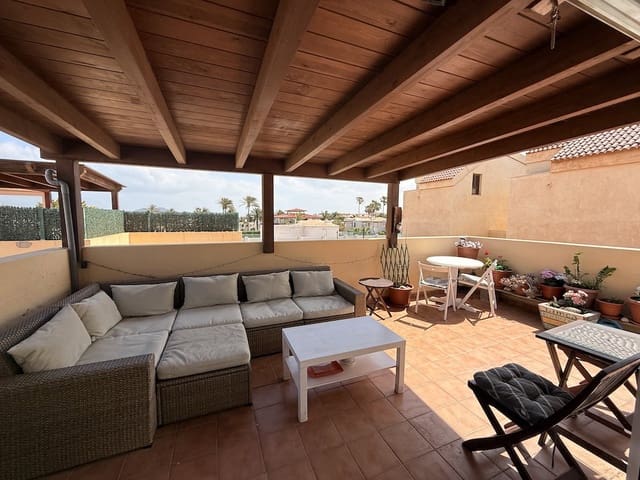 2 sovrum Lägenhet till salu i Corralejo, La Oliva med pool - 349 000 € (Ref: 9723592)