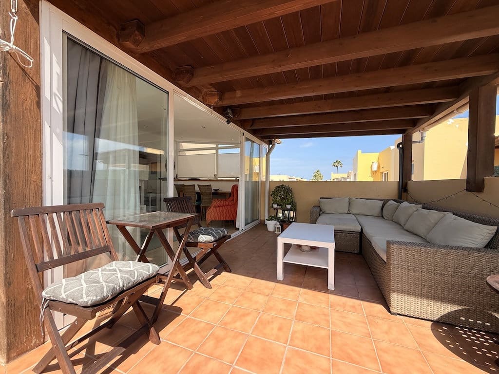 2 bedroom Apartment for sale in Corralejo with pool - € 349,000 (Ref: 9723592)