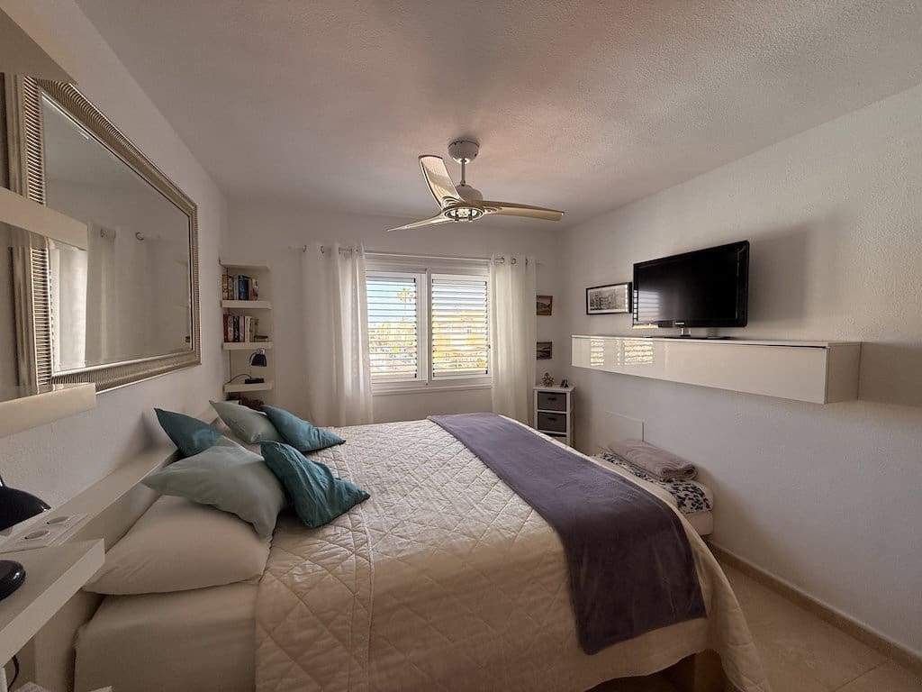2 bedroom Apartment for sale in Corralejo with pool - € 349,000 (Ref: 9723592)