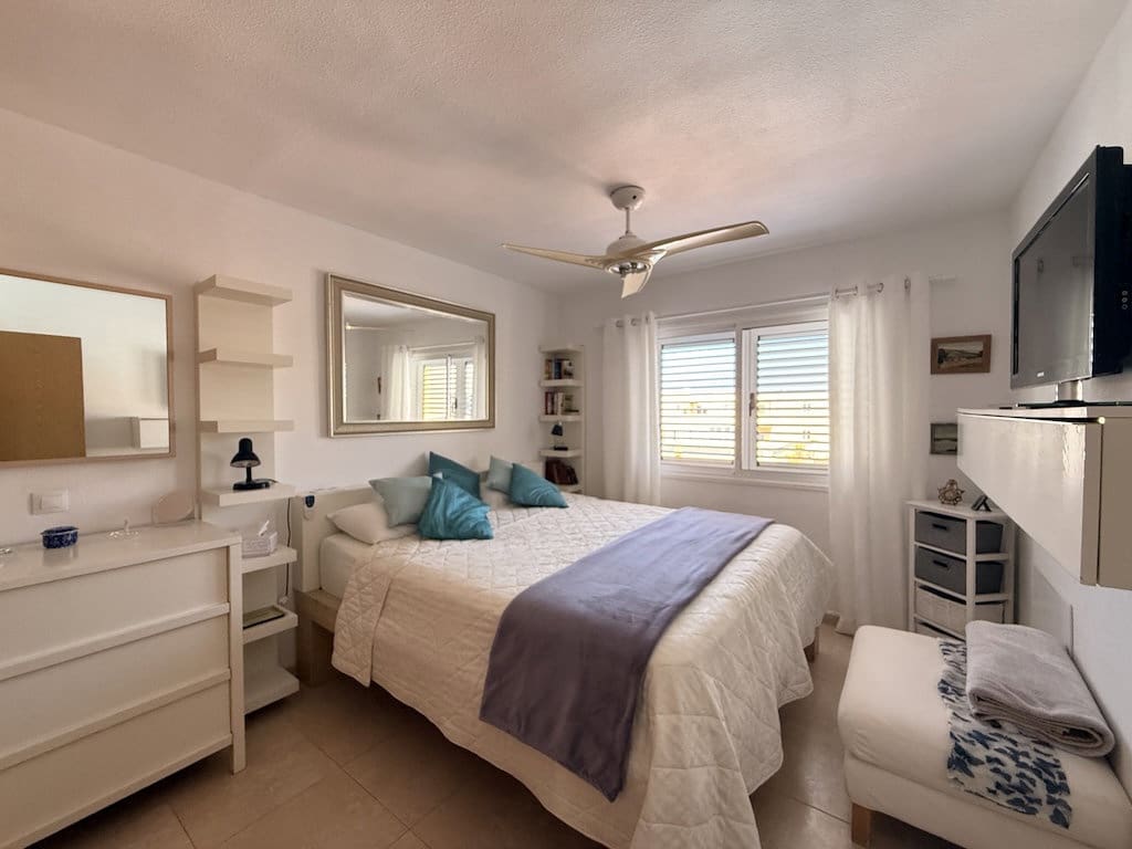 2 bedroom Apartment for sale in Corralejo with pool - € 349,000 (Ref: 9723592)