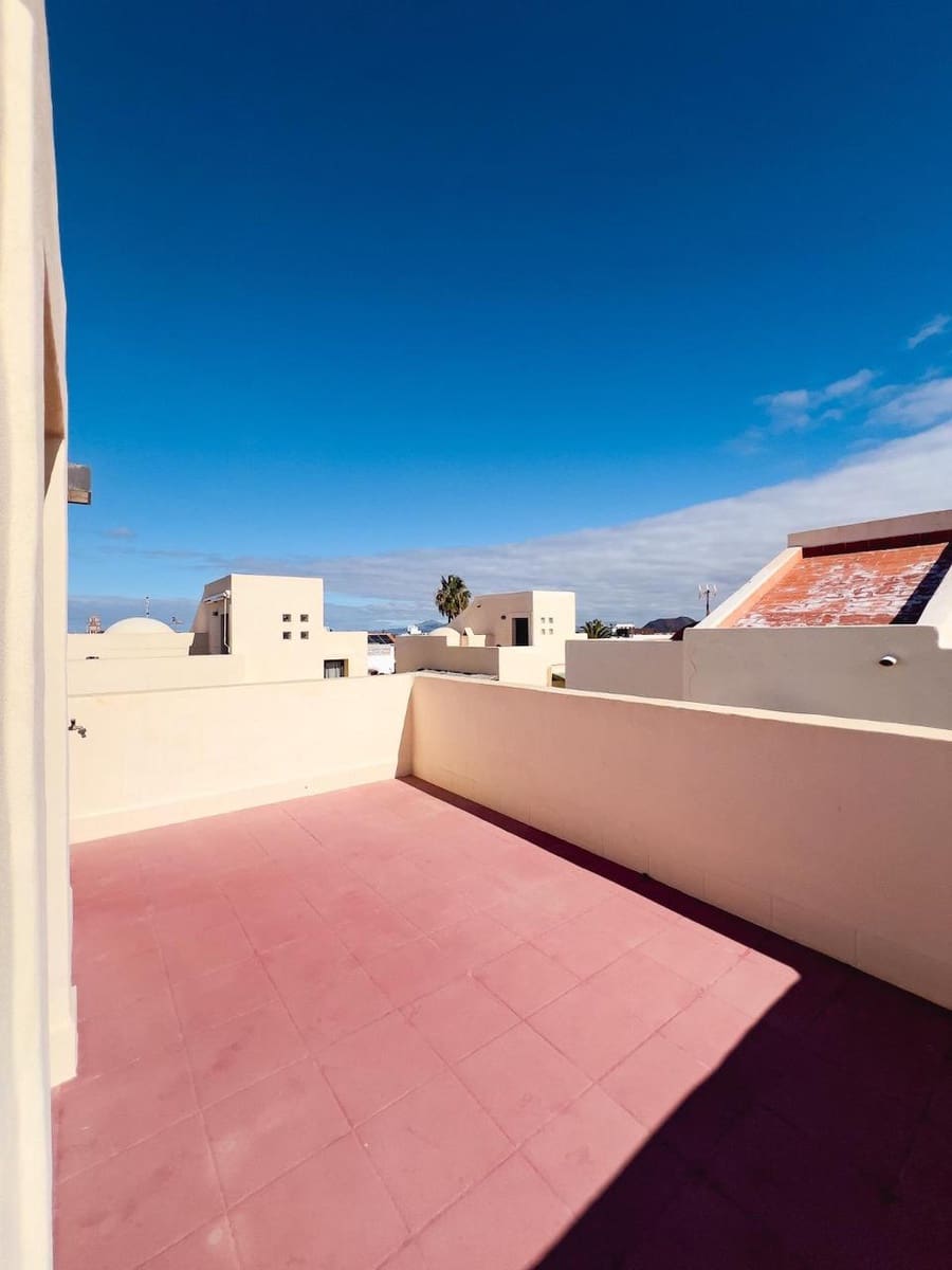 3 bedroom Villa for sale in Corralejo with garage - € 459,000 (Ref: 9789716)