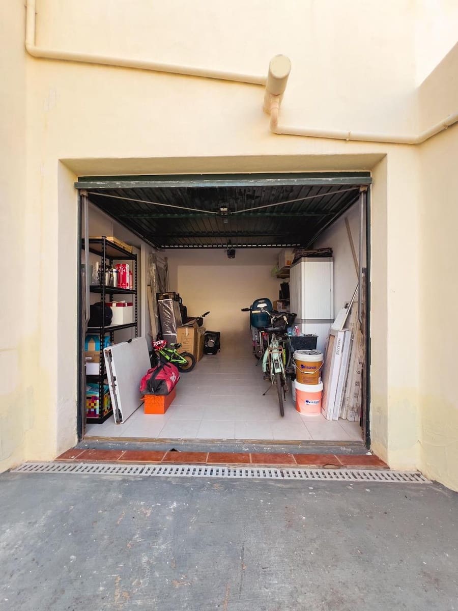 3 bedroom Villa for sale in Corralejo with garage - € 459,000 (Ref: 9789716)