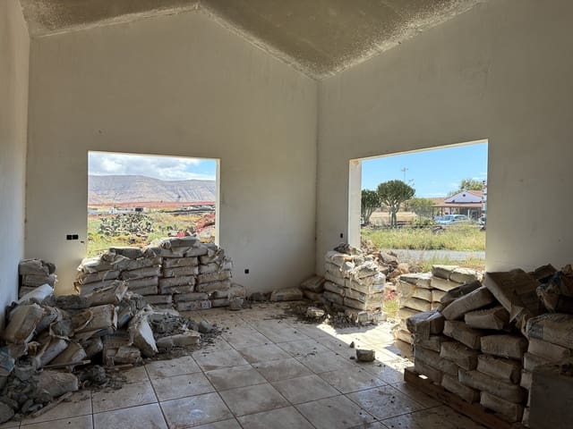 4 Zimmer Villa zu verkaufen in Villaverde, La Oliva - 450.000 € (Ref: 9798079)