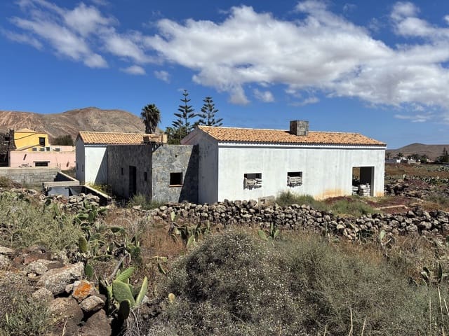 4 Zimmer Villa zu verkaufen in Villaverde, La Oliva - 450.000 € (Ref: 9798079)