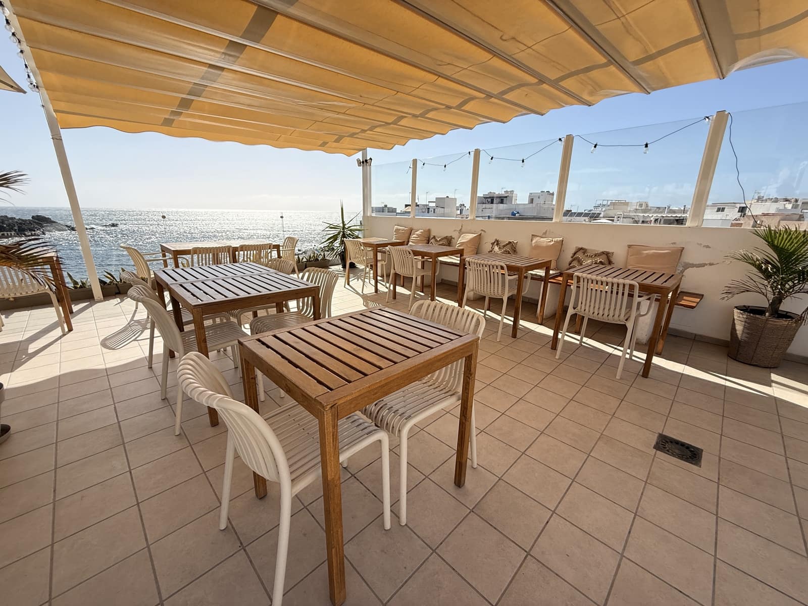 Erhverv til salg i El Cotillo - € 198.000 (Ref: 9847941)